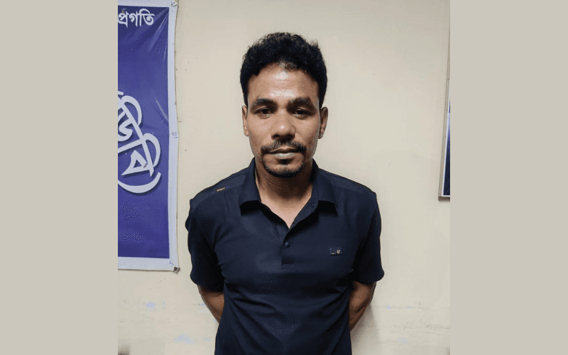 মেহেরপুরে আত্মগোপনে থাকা ক্যাসিনো এজেন্ট গ্রেপ্তার- খবরের ইমেজ Image