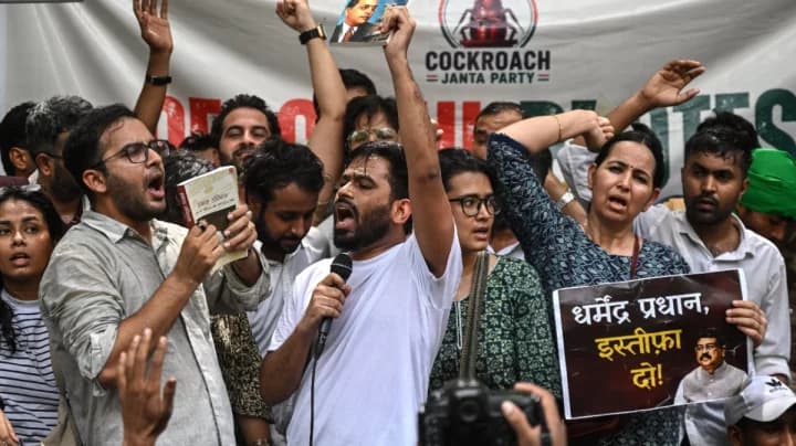 ককরোচদের আন্দোলনে বিদেশি হাত আছে: বিজেপির অভিযোগ- খবরের থাম্বনেইল ফটো