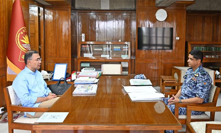 প্রধানমন্ত্রীর সঙ্গে বিমান বাহিনী প্রধানের সৌজন্য সাক্ষাৎ- খবরের ইমেজ Image