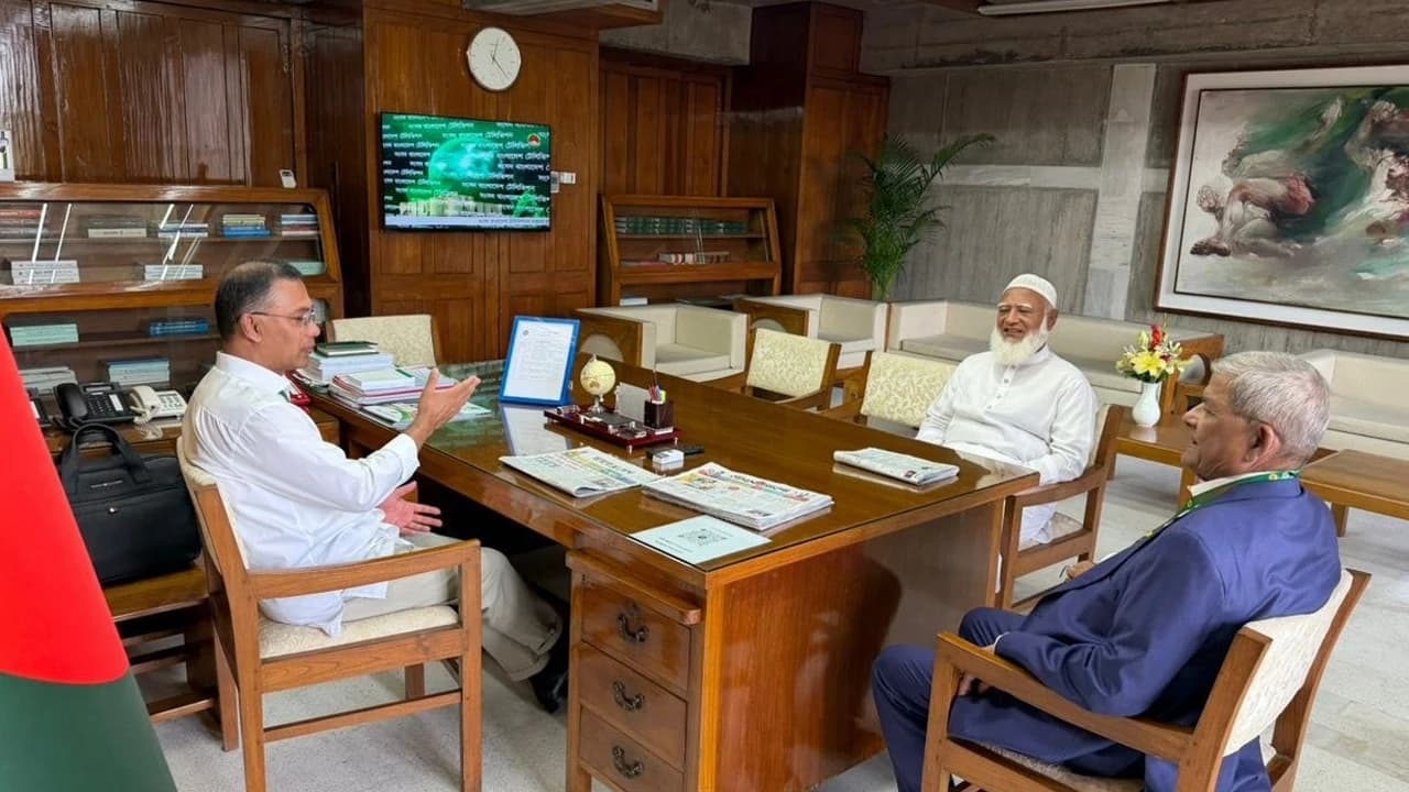 প্রধানমন্ত্রীর সঙ্গে বিরোধীদলীয় নেতার সৌজন্য সাক্ষাৎ- খবরের ইমেজ Image