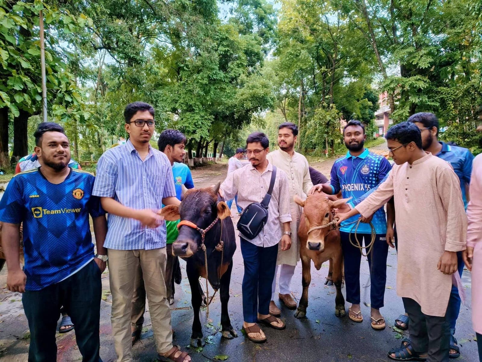 শিক্ষার্থীদের জন্য ৭টি গরু ও ২টি ছাগল কুরবানি দিচ্ছে চবি শিবির- খবরের থাম্বনেইল ফটো