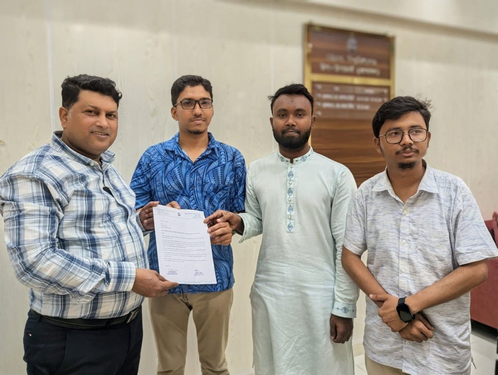 ঈদুল আজহা উপলক্ষে বিভাগীয় শহরে ফ্রি বাস সার্ভিস চায় চাকসু- খবরের থাম্বনেইল ফটো