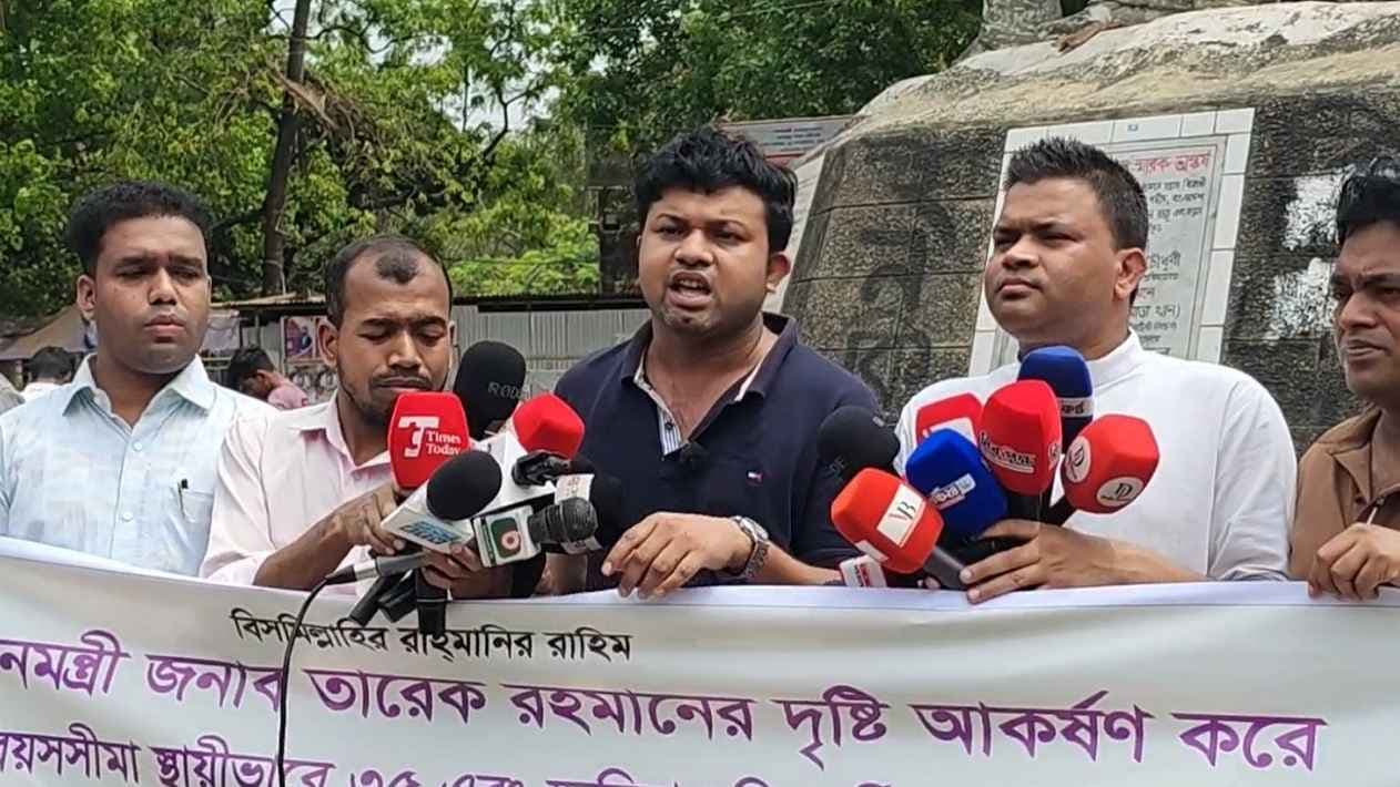 চাকরিতে আবেদনের বয়সসীমা ৩৫ থেকে ৪০ করার দাবি- খবরের থাম্বনেইল ফটো