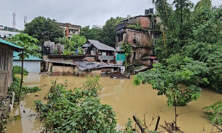 বান্দরবানের কিছু এলাকায় কমতে শুরু করেছে বন্যার পানি - খবরের থাম্বনেইল ফটো