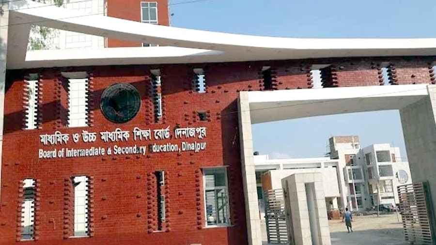 বৃহস্পতিবার শুরু এইচএসসি, দিনাজপুর বোর্ডে পরীক্ষার্থী ১ লাখ ১৩ হাজার- খবরের ইমেজ Image
