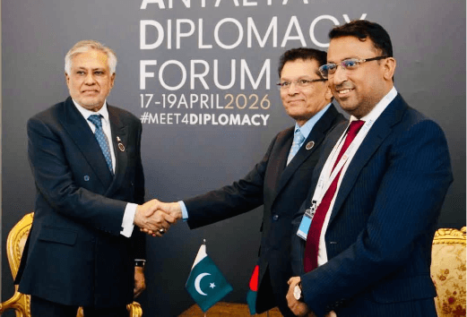 উপসাগরীয় পরিস্থিতি নিয়ে আলোচনা বাংলাদেশ ও পাকিস্তানের পররাষ্ট্রমন্ত্রীদ্বয়ের- খবরের থাম্বনেইল ফটো