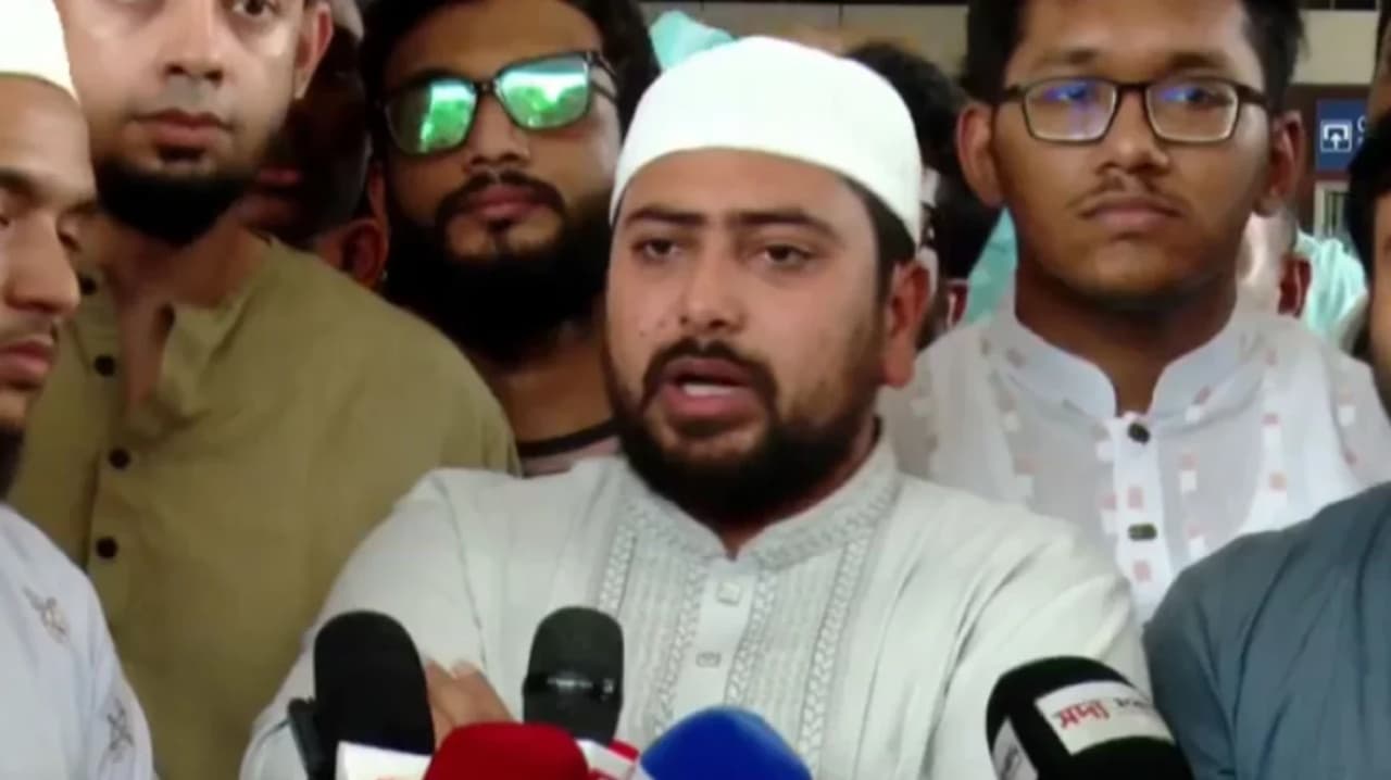 ড. ইউনূসের রাজপথে আন্দোলনে নামা উচিত: নাহিদ ইসলাম- খবরের ইমেজ Image