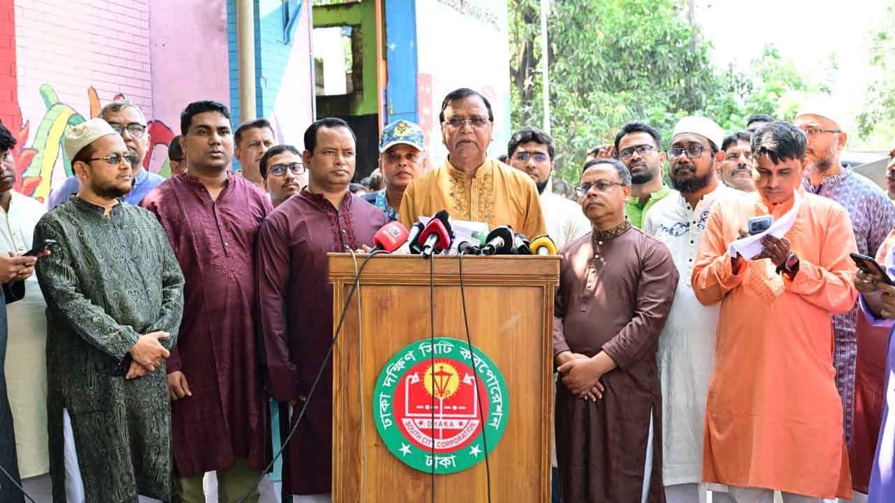 নির্ধারিত স্থানে কোরবানি না দেওয়ায় ডিএসসিসি প্রশাসকের ক্ষোভ- খবরের থাম্বনেইল ফটো