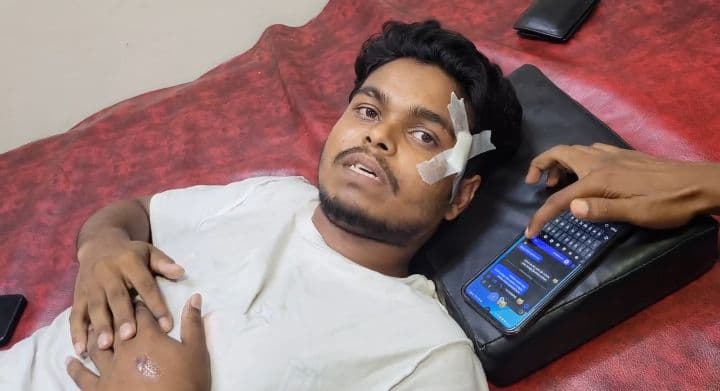 বহিরাগতদের নিয়ে রাবি শিক্ষার্থীকে ছুরিকাঘাত, অভিযোগ অস্বীকার- খবরের থাম্বনেইল ফটো