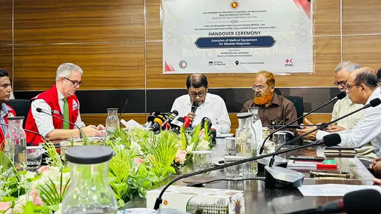 হামের রোগীদের জন্য দায়িত্বরত ডাক্তার-নার্সদের ঈদের ছুটি বাতিল- খবরের ইমেজ Image