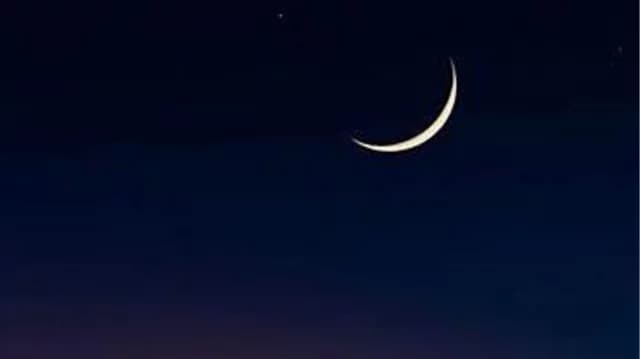 দেশের আকাশে উঁকি দিল শাওয়ালের চাঁদ, কাল ঈদ- খবরের থাম্বনেইল ফটো