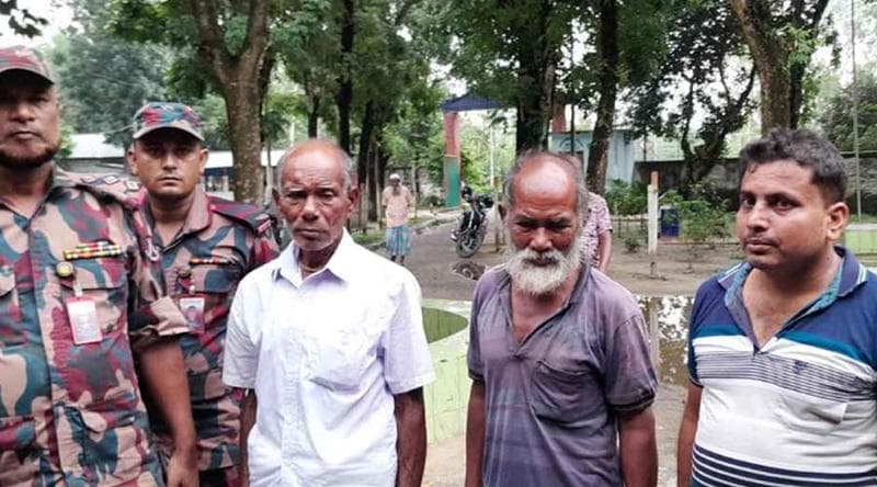২ মাস পর বাড়ি ফিরলেন সীমান্তে আটক সেই বৃদ্ধ- খবরের থাম্বনেইল ফটো
