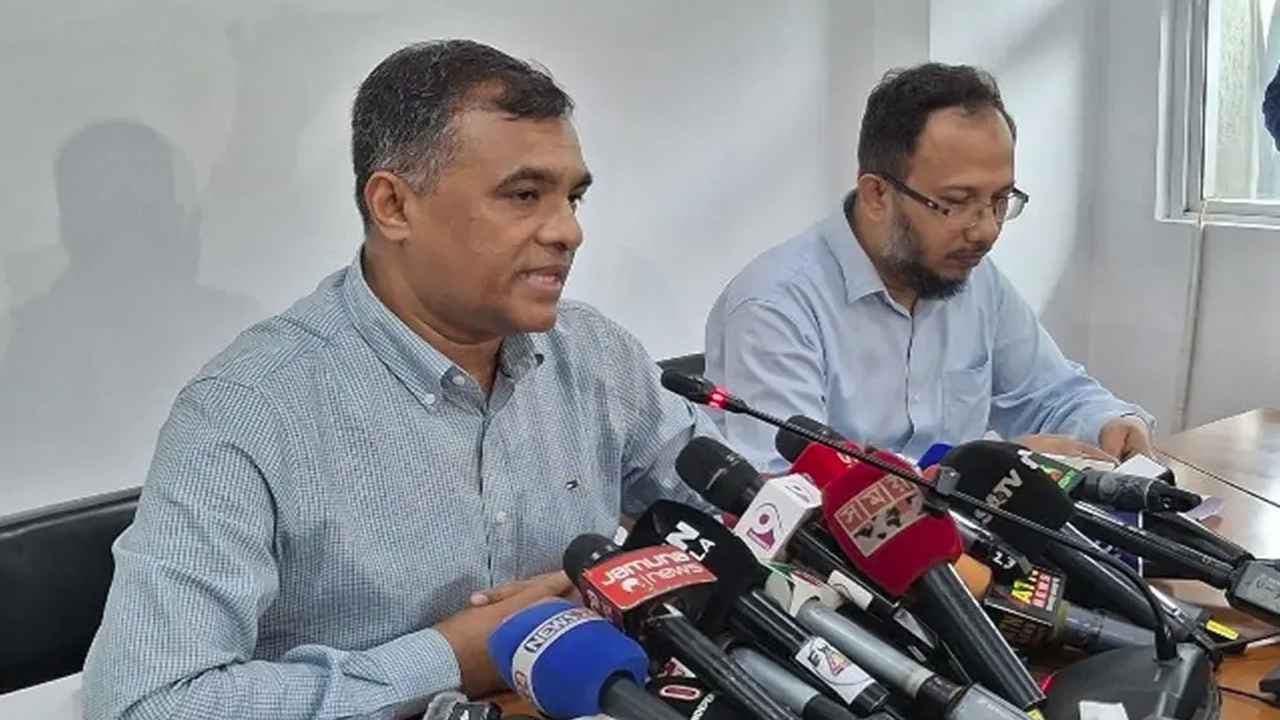 দেশে জ্বালানি তেলের মজুতের পরিমাণ জানাল মন্ত্রণালয়- খবরের থাম্বনেইল ফটো