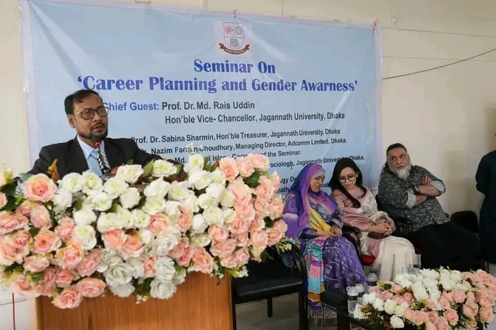 প্রশাসনের প্রতিটি কাজের জবাবদিহিতা নিশ্চিত করতে হবে: জবি উপাচার্য- খবরের ইমেজ Image