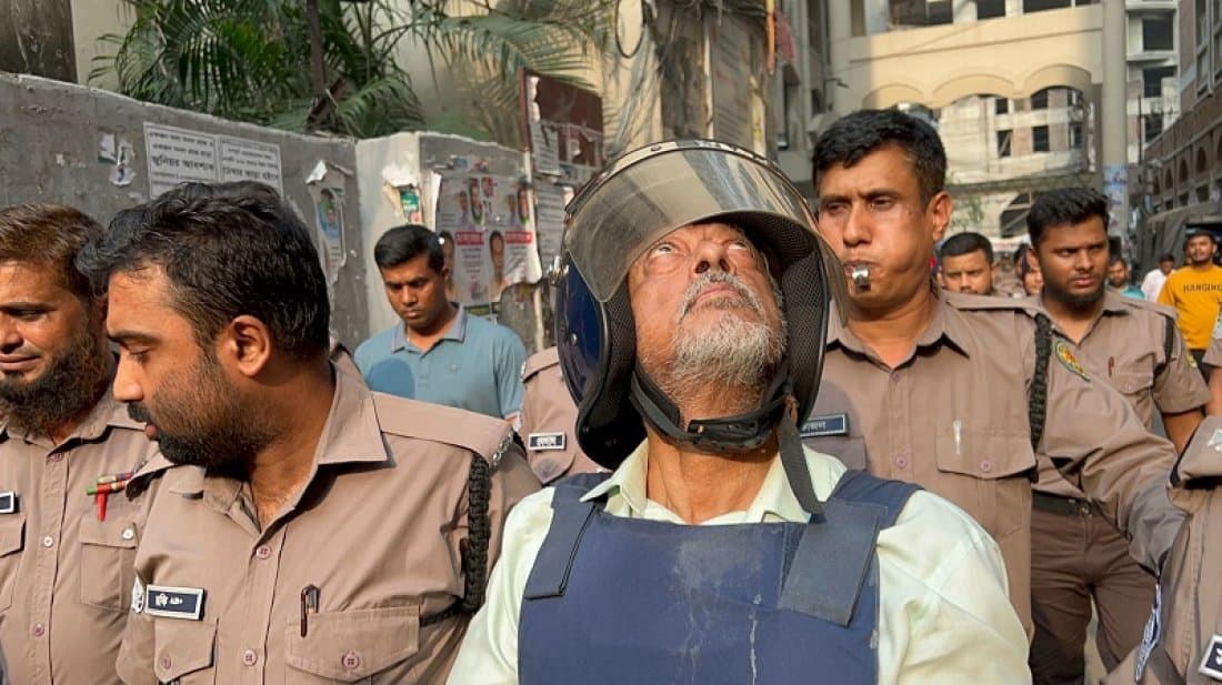 দেশপ্রেমের এই নমুনা, আমার হাতে হাতকড়া: মাসুদ উদ্দিন চৌধুরী - খবরের থাম্বনেইল ফটো