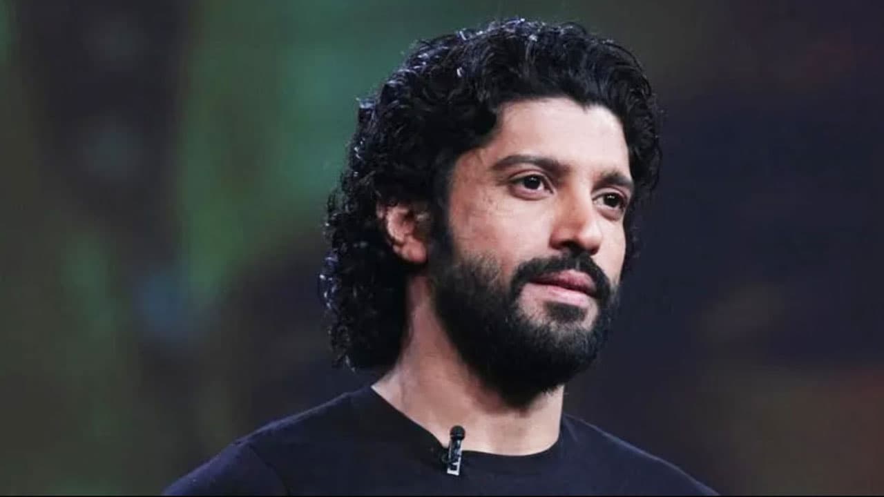 গাড়িতে তেল ভরতে দিয়ে ১২ লাখ টাকা খোয়ালেন ফারহান, ড্রাইভার গ্রেপ্তার image