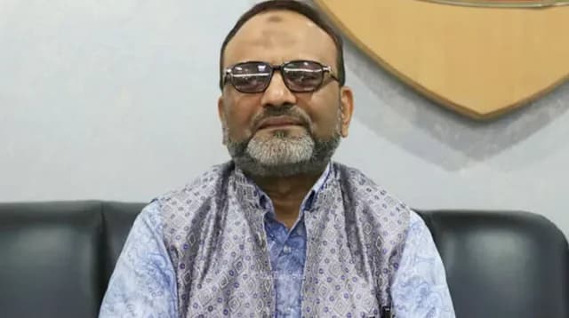 পদত্যাগের ঘোষণা ঢাবি উপাচার্যের!- খবরের থাম্বনেইল ফটো