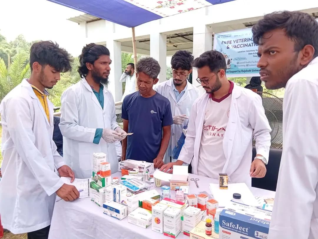 রাবিতে বিনামূল্যে গবাদিপশু ও পোষা প্রাণীদের চিকিৎসা সেবা প্রদান- খবরের ইমেজ Image