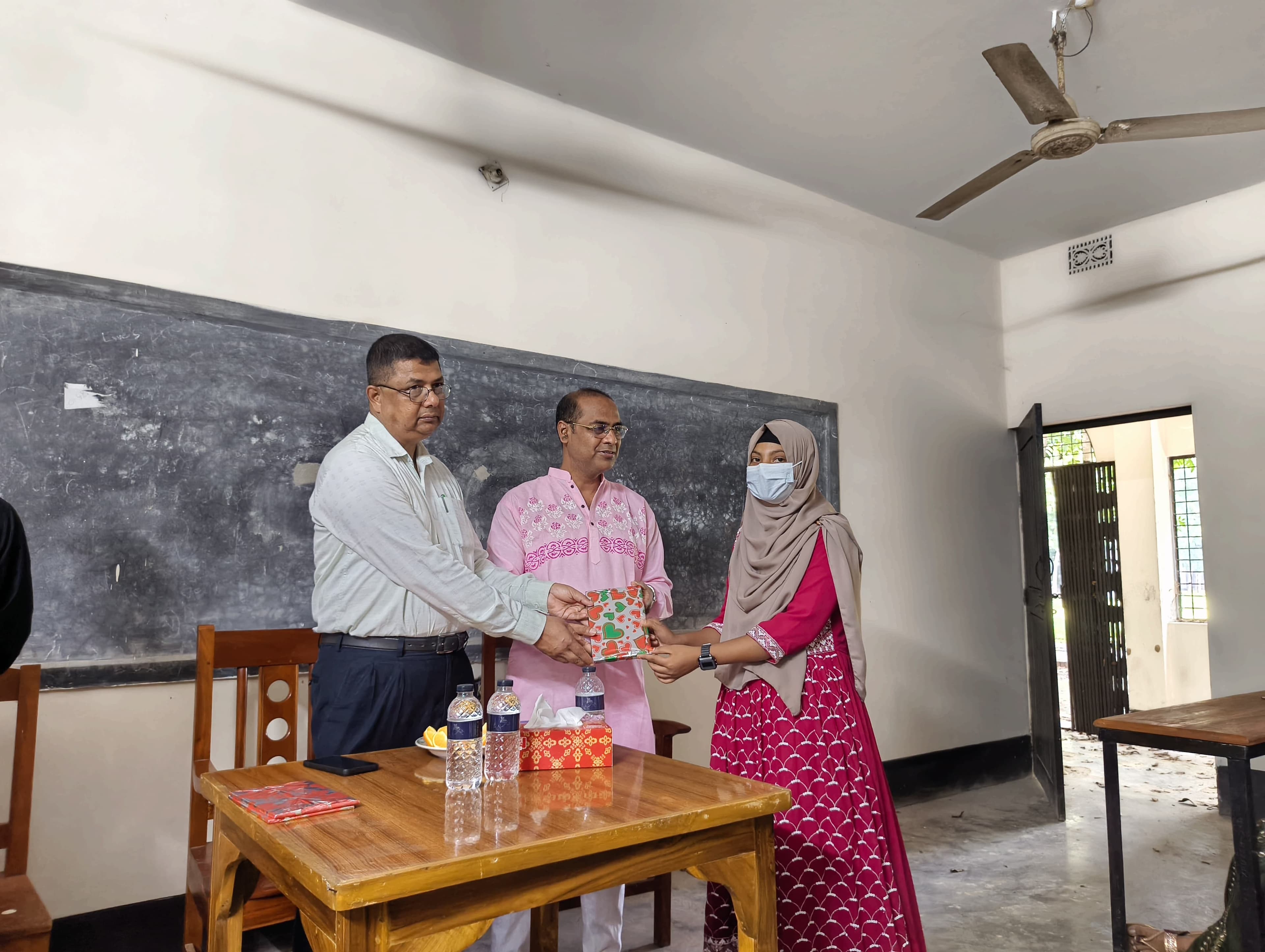মাগুরার শ্রীপুরে পাবলিকিয়ান ফোরাম অব এসজিডিসি-এর উদ্যোগে নবীনবরণ অনুষ্ঠিত- খবরের ইমেজ Image