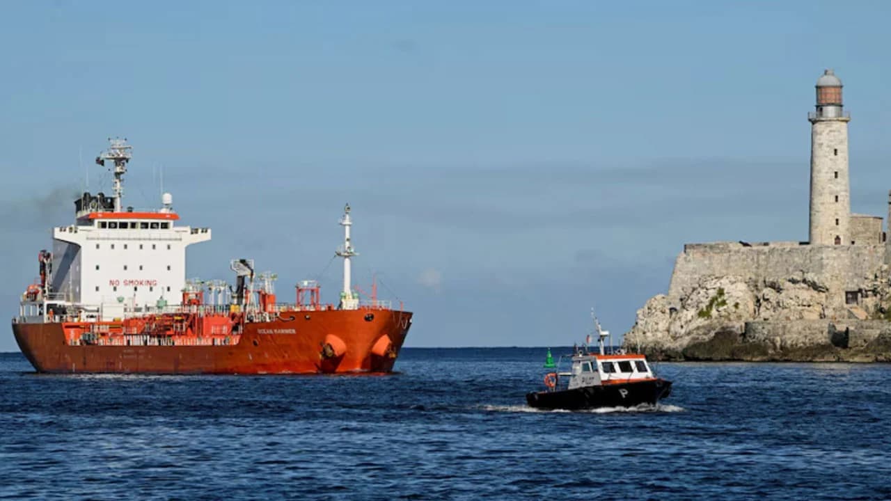 জ্বালানি তেলের দাম ফের ১১০ ডলার ছাড়ালো- খবরের ইমেজ Image