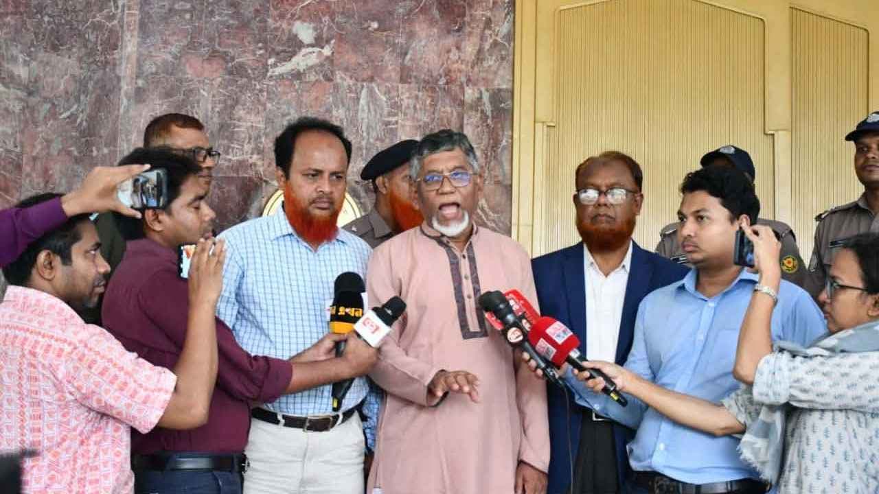 ইসলামী ব্যাংক গ্রাহক ফোরামের সাত দফা দাবির সঙ্গে একমত গভর্নর- খবরের ইমেজ Image