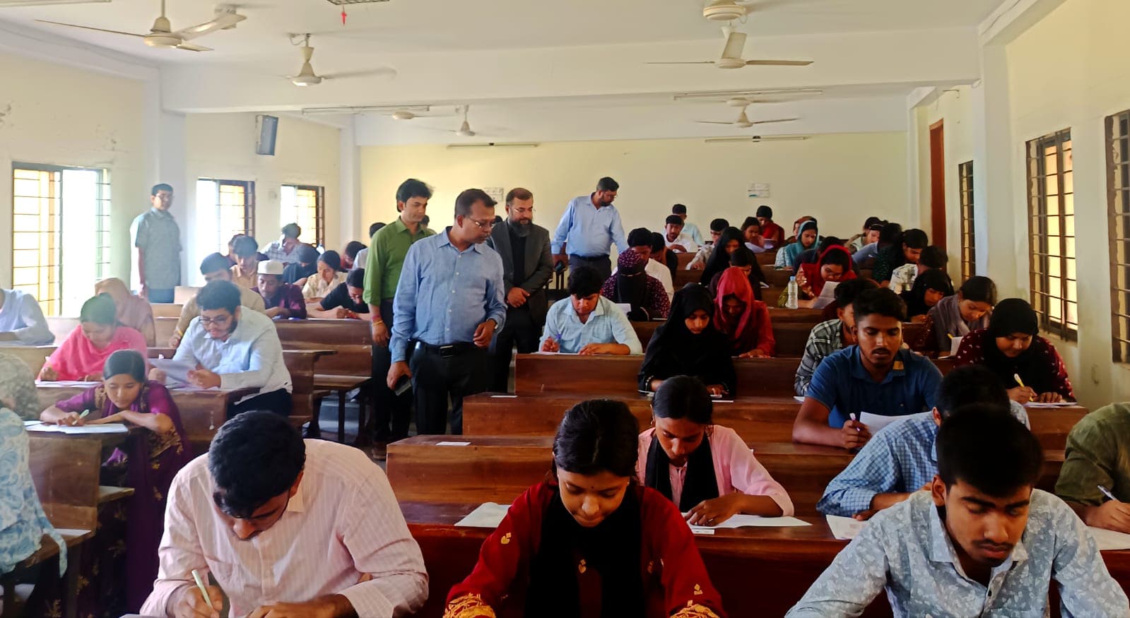 পাবিপ্রবিতে গুচ্ছভুক্ত ‘বি’ ইউনিটের ভর্তি পরীক্ষা অনুষ্ঠিত- খবরের ইমেজ Image