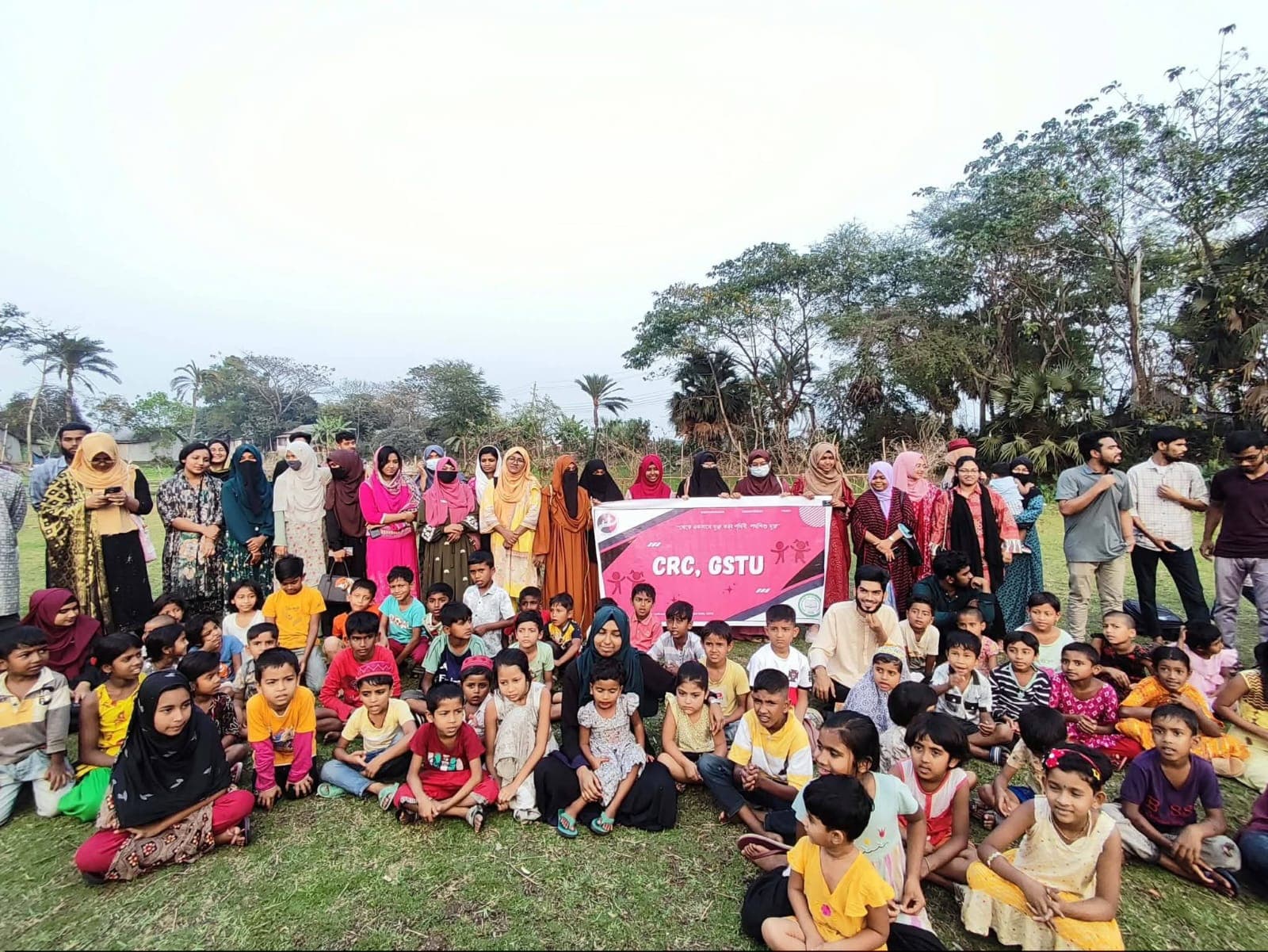 গুচ্ছগ্রামে সুবিধাবঞ্চিত শিশুদের সঙ্গে ব্যতিক্রমী ইফতার সিআরসি গোবিপ্রবির- খবরের থাম্বনেইল ফটো
