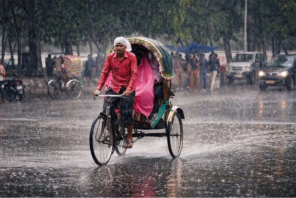 চার বিভাগে ভারী বৃষ্টির আভাস- খবরের থাম্বনেইল ফটো