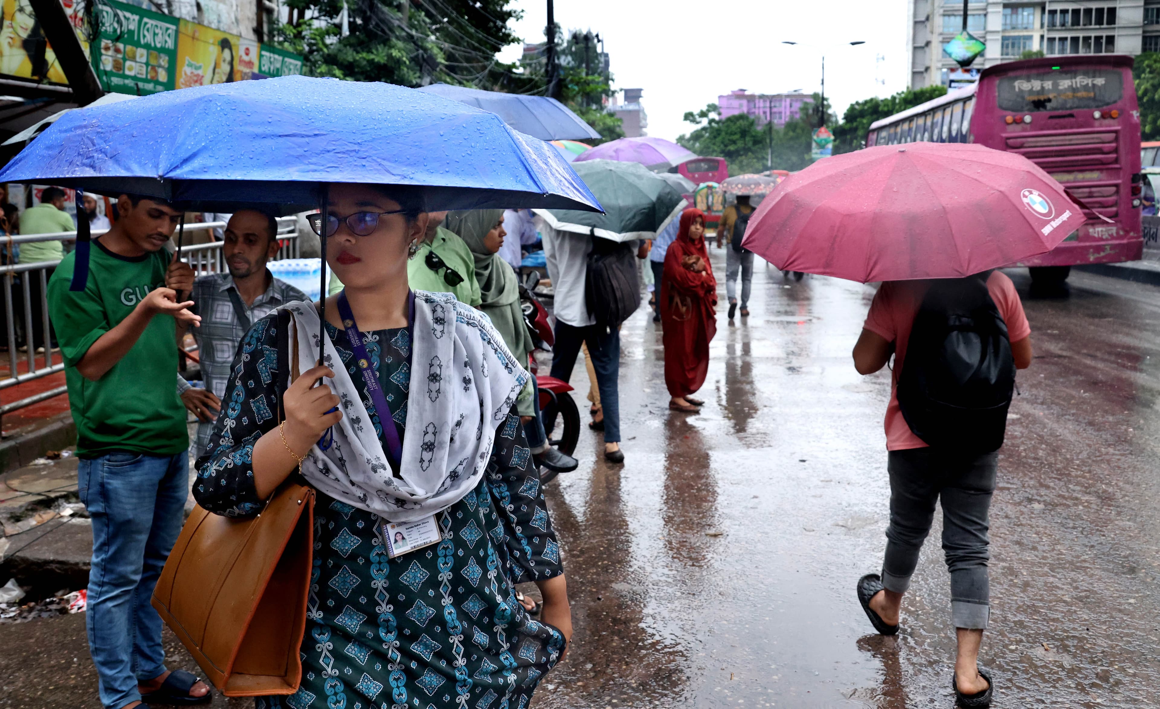 দেশের কিছু এলাকায় ভারী থেকে ভারী বর্ষণ হতে পারে- খবরের ইমেজ Image