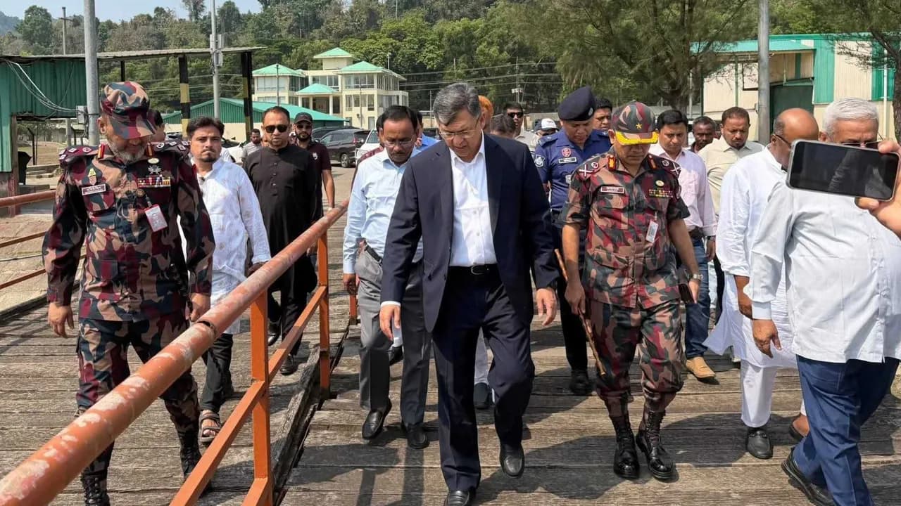 টেকনাফ স্থলবন্দর পরিদর্শন করলেন স্বরাষ্ট্রমন্ত্রী- খবরের ইমেজ Image