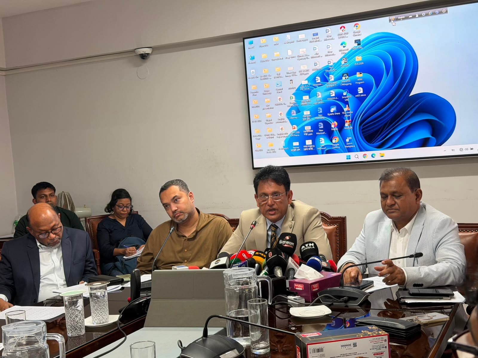 সিসিটিভির নজরদারিতে কাল শুরু এইচএসসি পরীক্ষা, পরীক্ষার্থী পৌনে ১৩ লাখ- খবরের ইমেজ Image