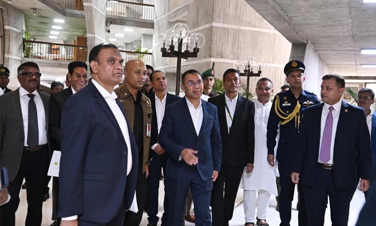 সংসদের প্রথম অধিবেশনে যোগ দিতে সংসদ ভবনে প্রধানমন্ত্রী- খবরের থাম্বনেইল ফটো