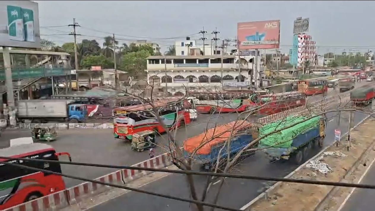ঈদ যাত্রায় ঢাকা-চট্টগ্রাম মহাসড়কে কুমিল্লার অংশে স্বস্তি- খবরের থাম্বনেইল ফটো