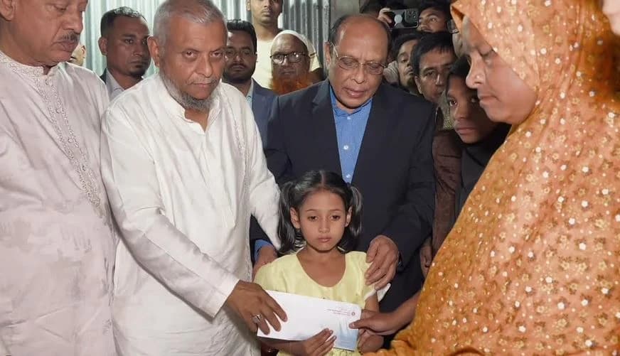 সৌদি আরবে নিহত বাচ্চু মিয়ার পরিবারকে সহযোগিতার আশ্বাস প্রবাসী কল্যাণ মন্ত্রীর- খবরের থাম্বনেইল ফটো