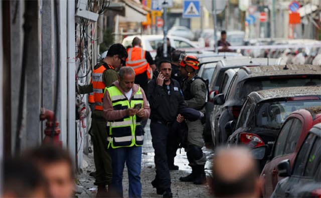 লেবানন থেকে রকেট হামলা, ইসরাইল জুড়ে সাইরেন- খবরের ইমেজ Image