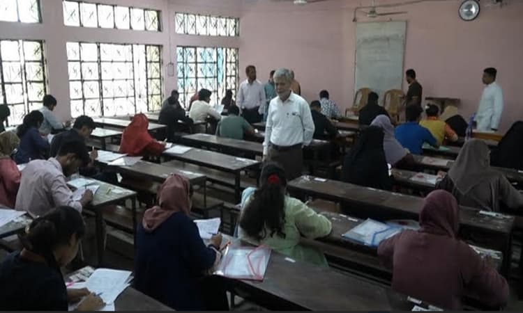 টাঙ্গাইলে মাভাবিপ্রবিতে ‘এ’ ইউনিটের ভর্তি পরীক্ষা অনুষ্ঠিত- খবরের থাম্বনেইল ফটো