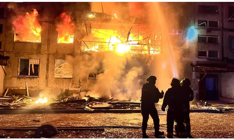 রাশিয়ার নতুন হামলায় ইউক্রেনে নিহত ১৪- খবরের ইমেজ Image