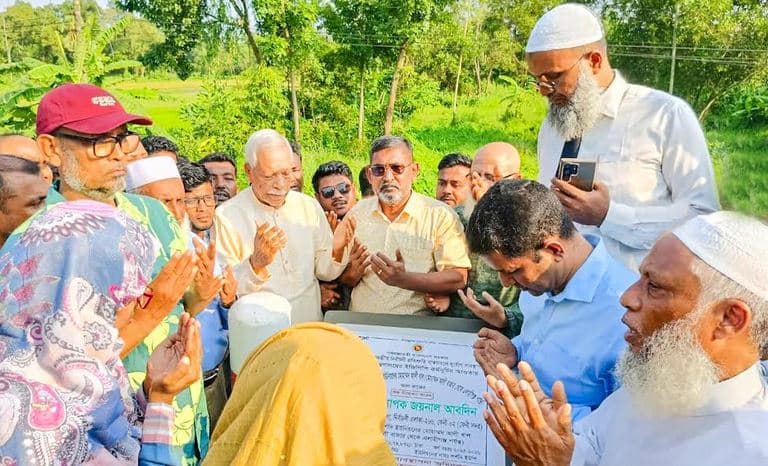ফেনীর শর্শদিতে মোহাম্মদ আলী খাল খনন কাজ শুরু হয়েছে। - খবরের থাম্বনেইল ফটো