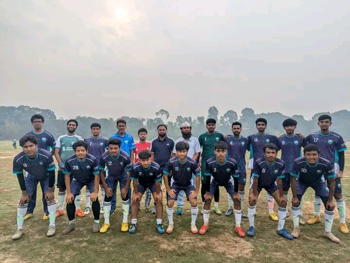 আন্তঃবিশ্ববিদ্যালয় ফুটবল টুর্নামেন্টে বেরোবিকে ১–০ গোলে হারিয়ে শেষ ষোলোতে কুয়েট- খবরের ইমেজ Image