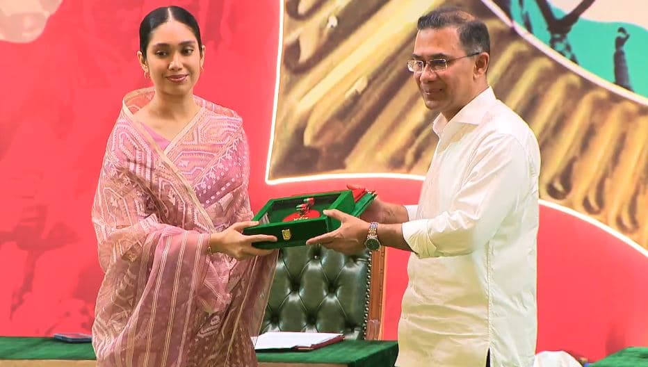 ১৫ ব্যক্তি ও ৫ প্রতিষ্ঠানকে ‘স্বাধীনতা পুরস্কার ২০২৬’ প্রদান, খালেদা জিয়ার পুরস্কার নিলেন জাইমা- খবরের থাম্বনেইল ফটো