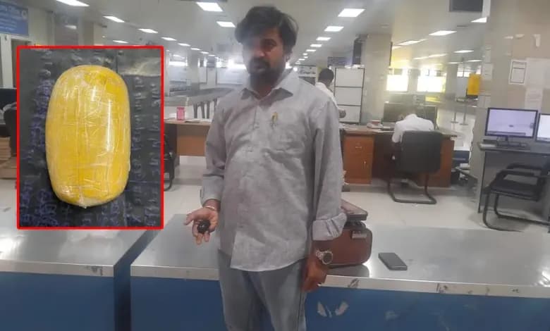 চট্টগ্রামের শাহ আমানত বিমানবন্দরে কোটি টাকার স্বর্ণসহ ভারতীয় নাগরিক আটক- খবরের থাম্বনেইল ফটো