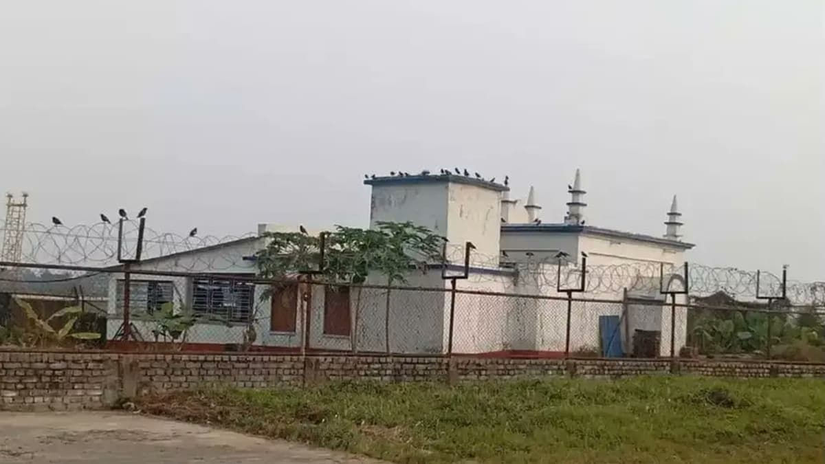 ভেঙে ফেলা হচ্ছে কলকাতা বিমানবন্দরের ১৩৬ বছরের পুরনো মসজিদ- খবরের থাম্বনেইল ফটো