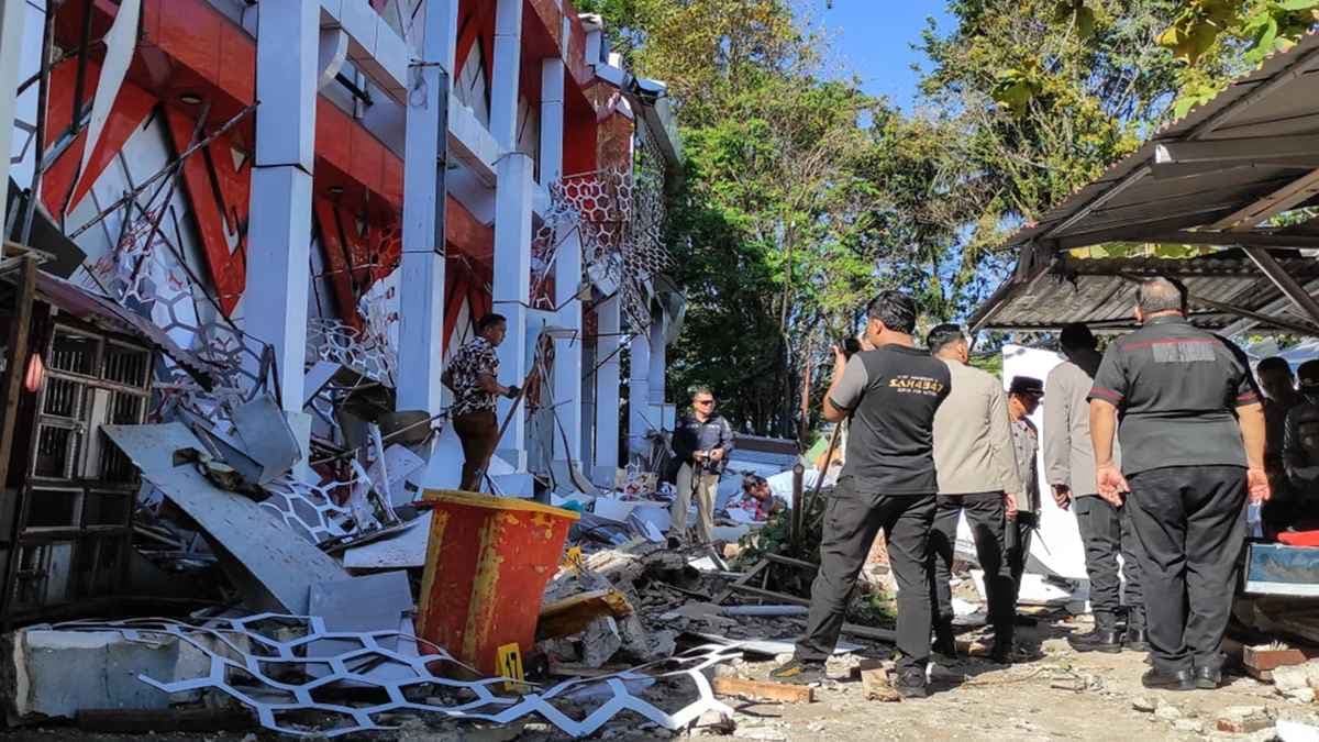 ইন্দোনেশিয়ায় ৭.৪ মাত্রার শক্তিশালী ভূমিকম্প, সুনামি সতর্কতা- খবরের ইমেজ Image