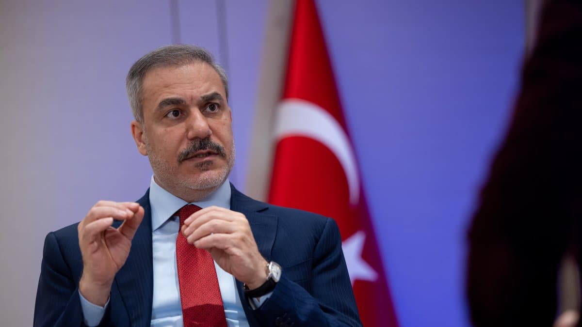 যুদ্ধবিরতি নিয়ে ইরান ও যুক্তরাষ্ট্র ‘আন্তরিক’: তুরস্কের পররাষ্ট্রমন্ত্রী- খবরের ইমেজ Image