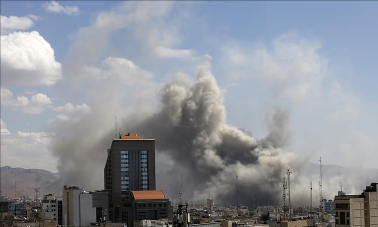 ইরানে ‘ধারাবাহিক’ বিমান হামলার ঘোষণা ইসরাইলের- খবরের ইমেজ Image