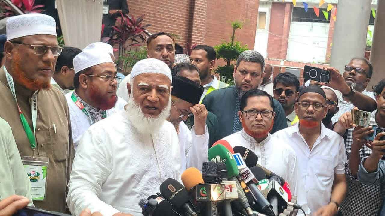 আমেরিকার চুক্তি নিয়ে অন্তর্বর্তী সরকারের সঙ্গে কথা হয়নি: জামায়াত আমির- খবরের থাম্বনেইল ফটো