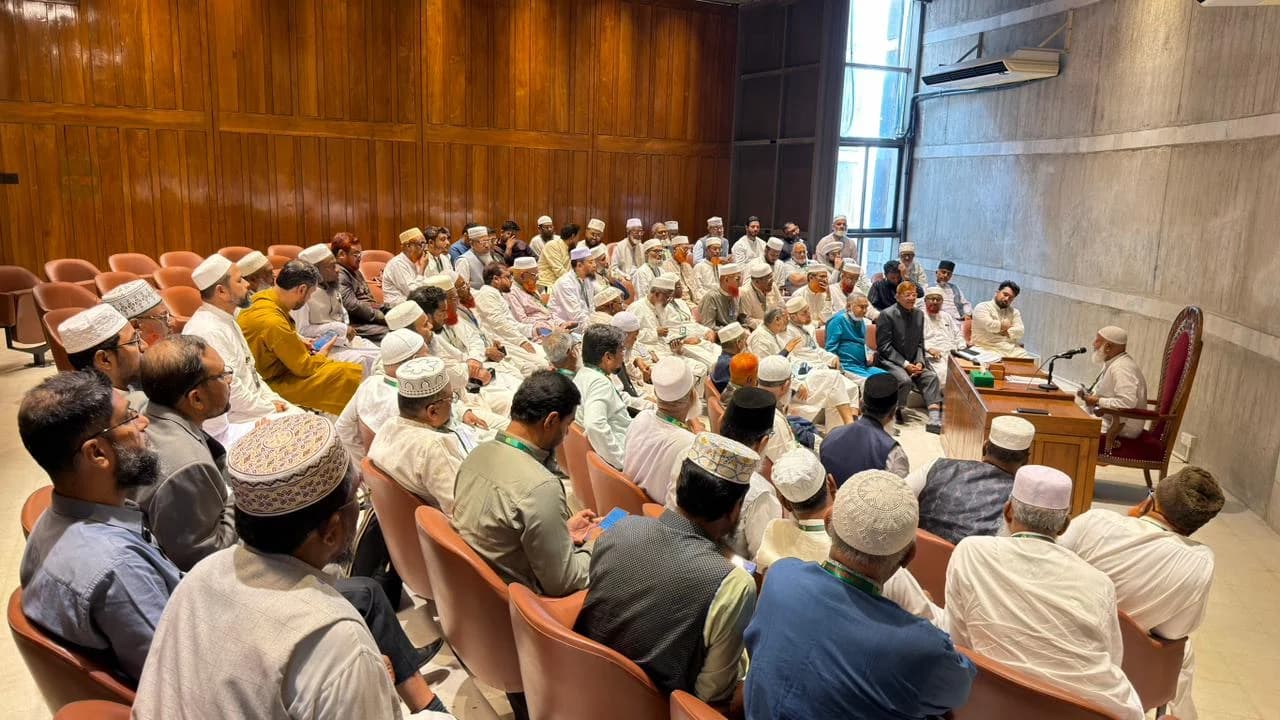 সংসদের অধিবেশন ঘিরে বৈঠকে বিরোধী দলের এমপিরা- খবরের থাম্বনেইল ফটো