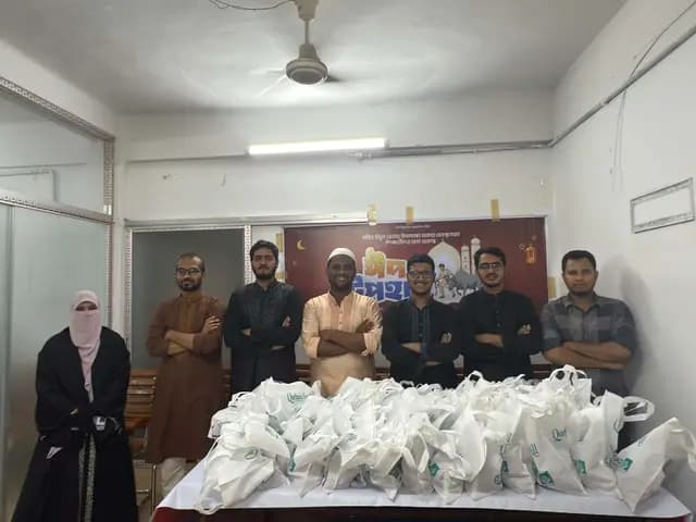দুই শতাধিক শিক্ষার্থীকে জকসুর ঈদ উপহার- খবরের থাম্বনেইল ফটো