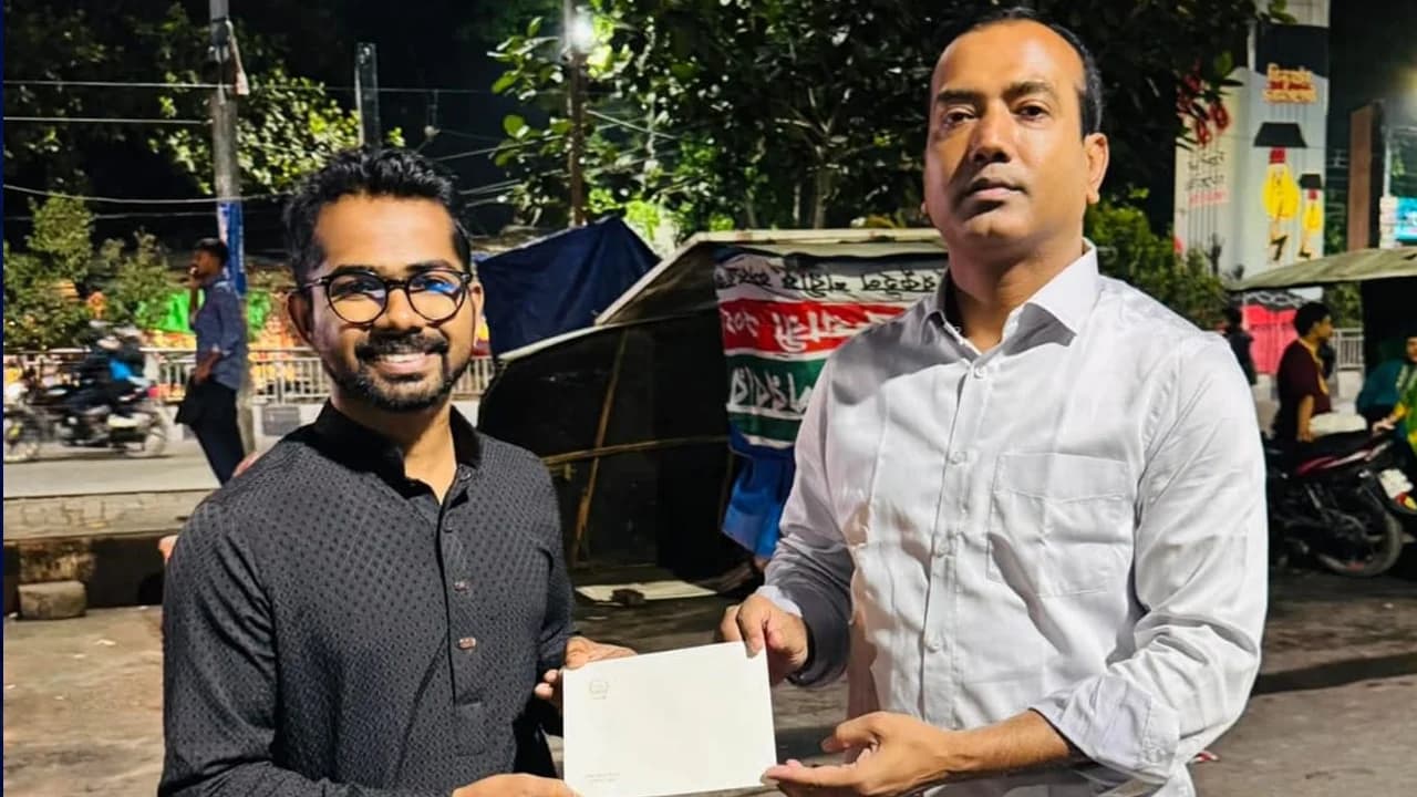 গণভোট নিয়ে ‘নয়ছয় নয়’ বলে সরকারকে হুঁশিয়ারি জবি ছাত্রদল সমর্থিত ভিপি প্রার্থীর- খবরের ইমেজ Image