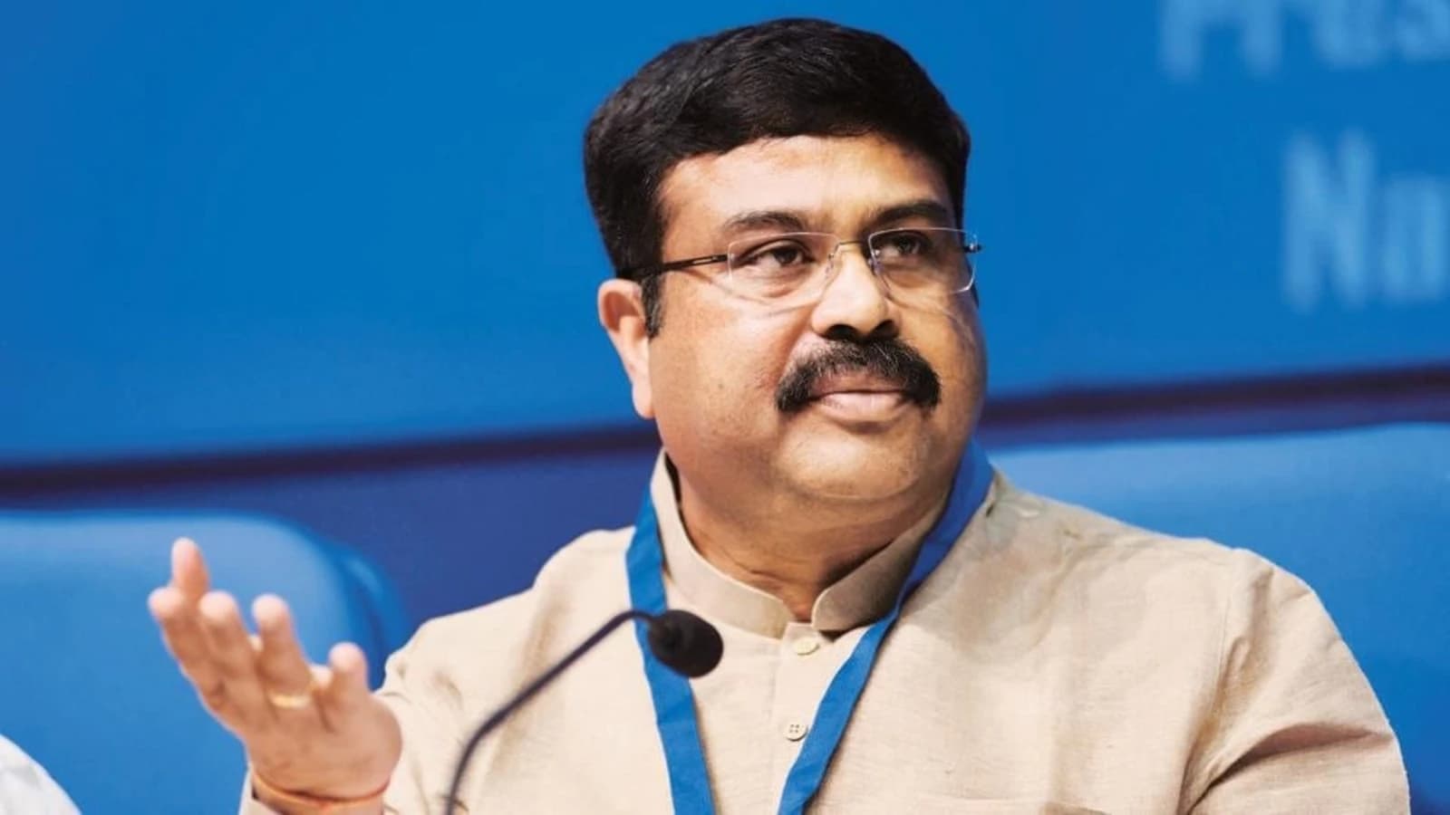 ব্যাপক বিক্ষোভের পর ভারতের শিক্ষামন্ত্রীর পদত্যাগ- খবরের ইমেজ Image